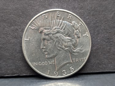 **LAST YEAR OF ISSUE - AMAZING LUSTER - BRILLIANT UNC** 1935-P Peace Silver Dollar