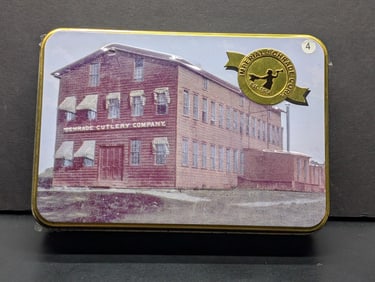 Schrade Building Tin with Old Timer 94OTW Gunstock Trapper 6.9in Traditional Folding Pocket Knife