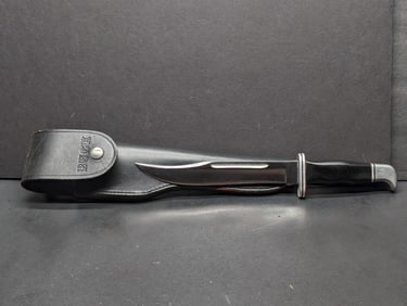 Buck Hunting Knife 120 with original Black Leather Sheath, and excellent used condition