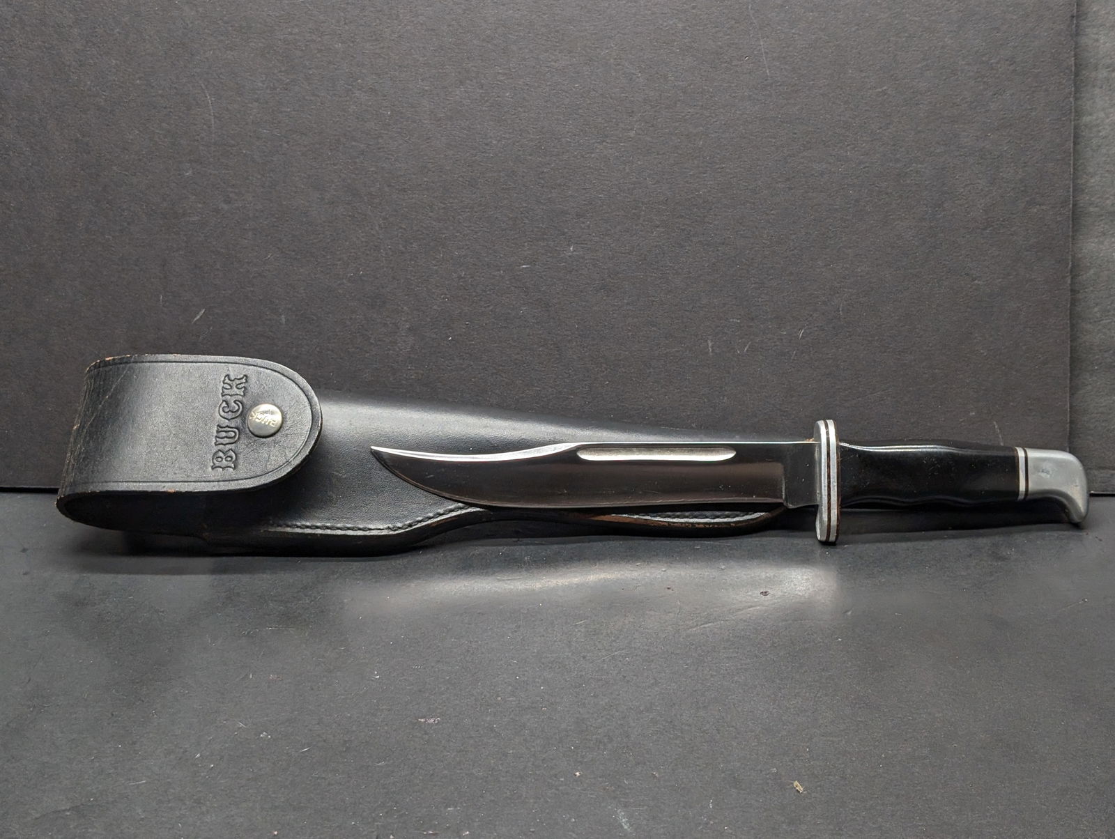 Buck Hunting Knife 120 with original  Black Leather Sheath, and excellent used condition (1 of 10)