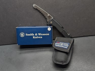 Smith and Wesson SW911 First Response Knife 28634 00911 + sheath with belt clip, w/ Box