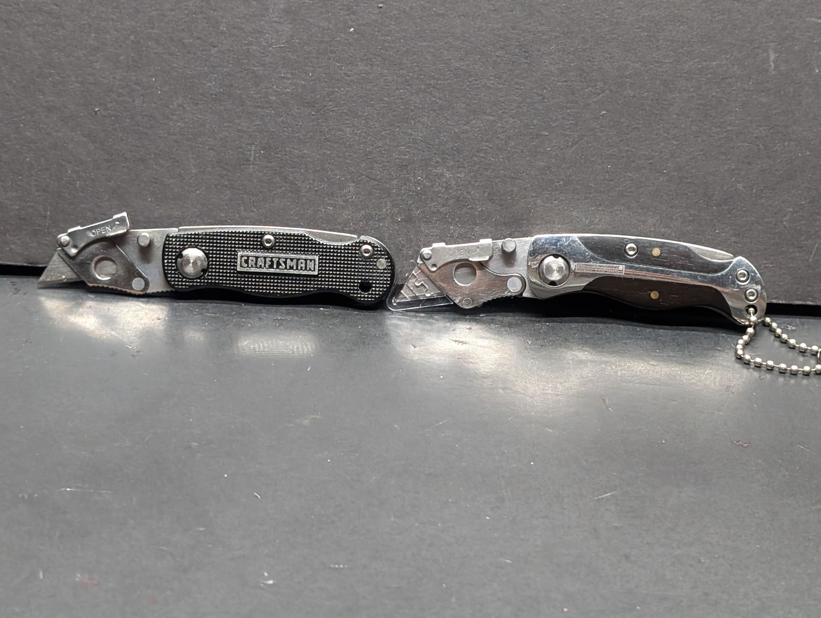 2 Vintage Craftsman Pocket Knives in great condition, on still has shipping tip protector on blade (1 of 8)