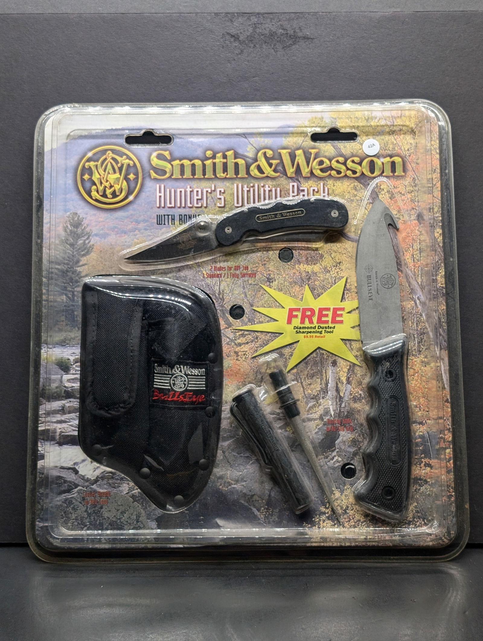 Smith and Wesson Hunter's Utility Pack 2 blades for any job, 1 standard, 1 serrated, and sharpening: Brand/Model: Buck Knives 119 “Special” fixed-blade. Blade: 6 in. clip-point, satin finish with long fuller. Handle: black phenolic, aluminum guard & pommel, red fiber spacers. Condition: brigh