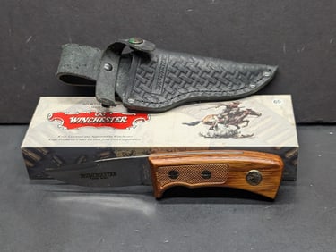 1993 Winchester W15 0770 Fixed Blade Drop Point checkered Wood w/Sheath (top of blade shows very