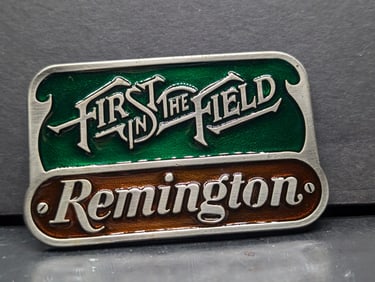 Remington First in The Field Enamel Hunting Sports Vintage 1980's Belt Buckle 2346 USA NOS