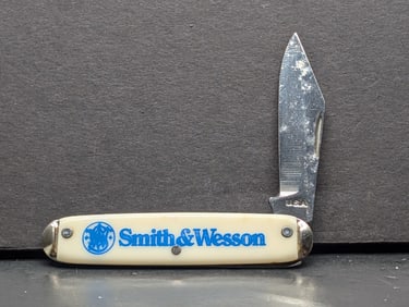 Smith and Wesson one blade advertising knife made in USA in good used condition