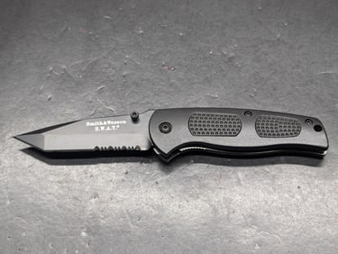 Smith & Wesson S.W.A.T Lock back Knife w/Belt Clip, Performance R.O.C. 440