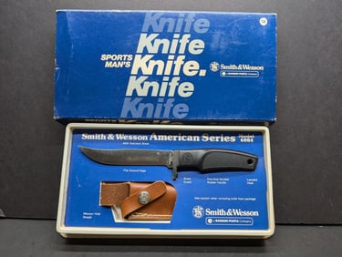 1981 Smith & Wesson American Series Model 6084 - Made in USA w/ box & sheath 440A Stainless Blade,