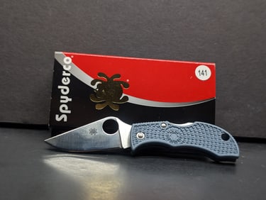 Spyderco Manbug NIB Japanese laminated Steel, very sought after brand, razor sharp and durable &