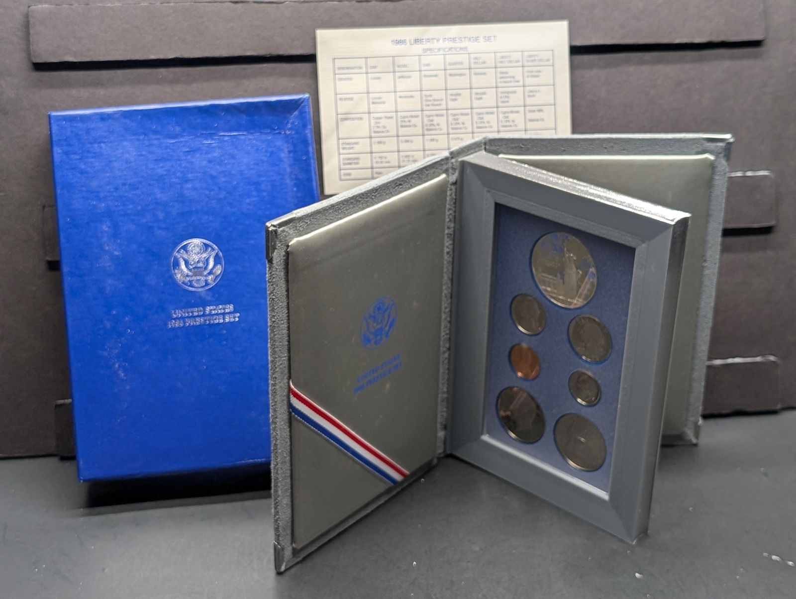 TRS 325.S  Tactical Knife with hardened glass breaker and Seat Belt razor, Made in China (1 of 8)