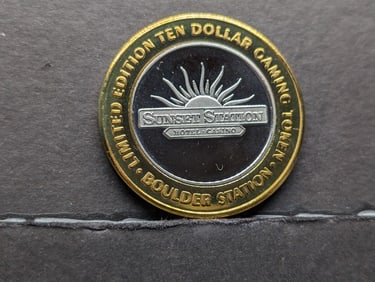 Limited Edition .999 FINE SILVER CENTER, Boulder Station Casino $10 Gaming Token in Capsule