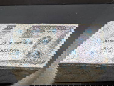 1967 CRISP UNC Bank of Mozambique 500 Escudos - Brick of 1000 Currency Notes - Bank Wrapped