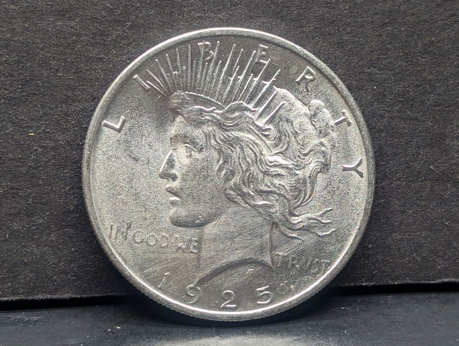 1925 U.S. Silver Peace Dollar UNC (1 of 2)
