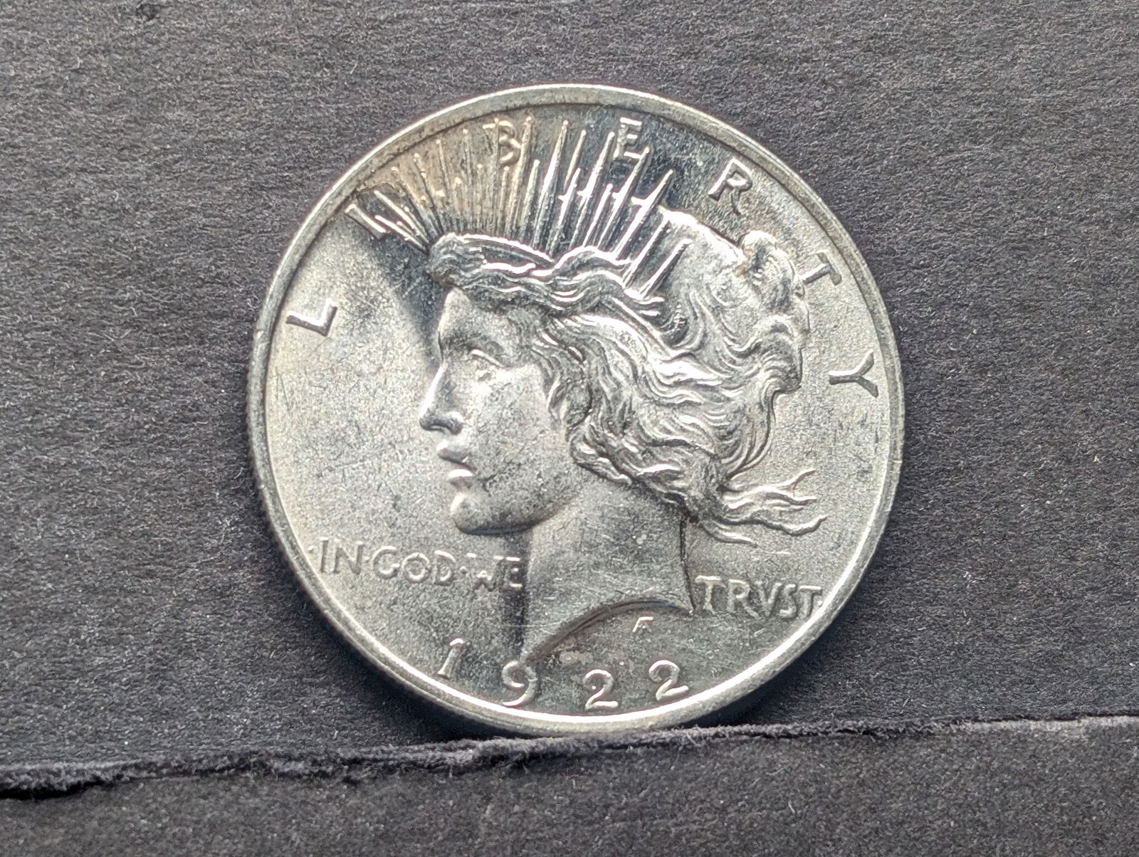 1922 U.S. Silver Peace Dollar UNC (1 of 2)