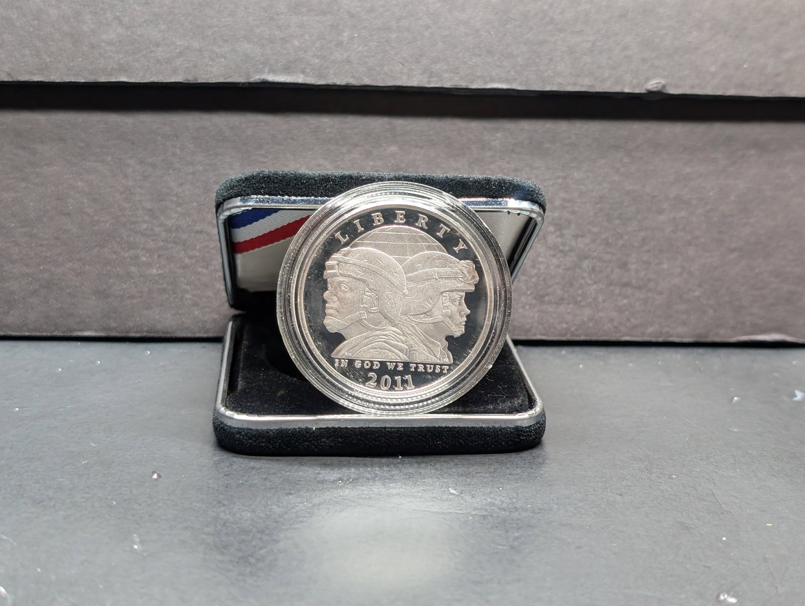 2011-P PROOF United States Army Commemorative Silver Dollar in Capsule & Box (1 of 3)