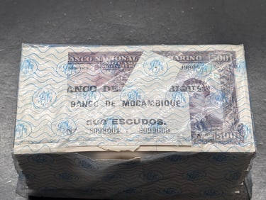 1967 CRISP UNC Bank of Mozambique 500 Escudos - Brick of 1000 Currency Notes - Bank Wrapped