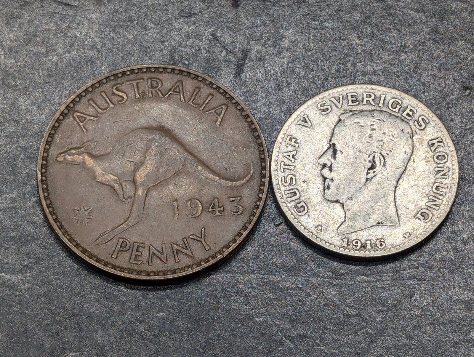 1943 Australia Penny & 1916/5-W Sweden 1 Silver Krone (KM-786.1): 1943 Australia Penny & 1916/5-W Sweden 1 Silver Krone (KM-786.1)