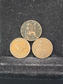 1900 1917 1943 British Farthings. Victoria, George V, & George VI Portraits.
