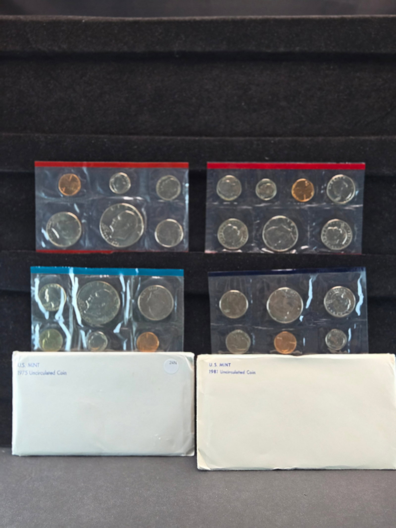 1975 & 1981 P & D United States Mint Sets With Original Gov't Packaging. 25 Coins.: 1975 & 1981 P & D United States Mint Sets With Original Gov't Packaging. 25 Coins.