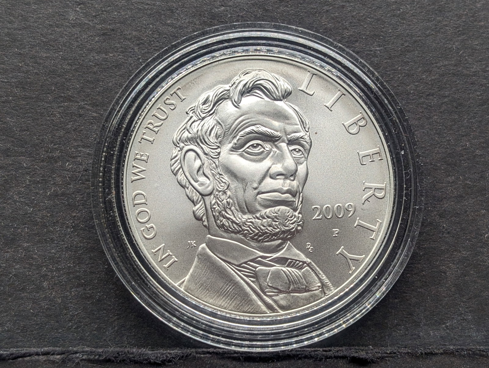 2009-P UNC Abraham Lincoln Commem Silver Dollar in Capsule: 2009-P UNC Abraham Lincoln Commem Silver Dollar in Capsule