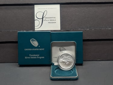 1 Oz. .999 SILVER 1789 George Washington President of the United States Commem Medal in OGP w/ COA