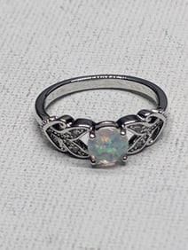 Women's Size 7 Beautiful Opal Like Ring