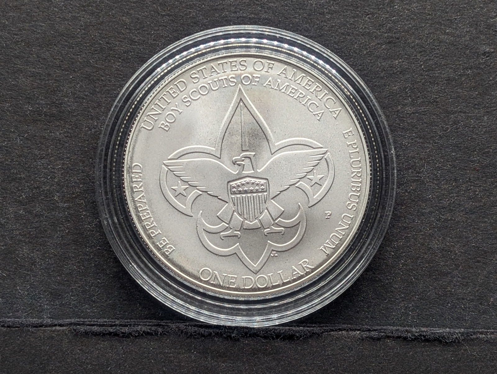 2010-P UNC Boy Scouts of America Commemorative Silver Dollar in Capsule (1 of 2)