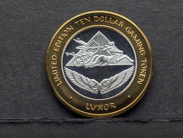 Limited Edition .999 FINE SILVER CENTER Luxor Casino $10 Gaming Token in Capsule