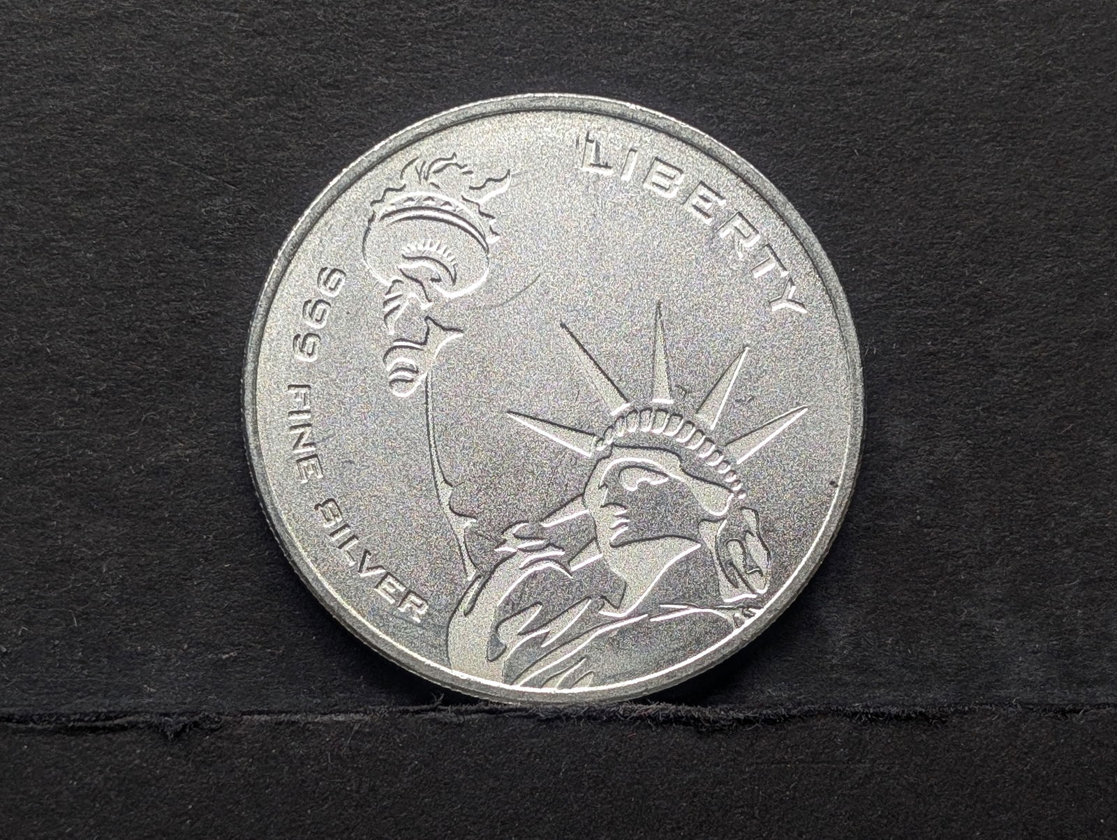 1 Oz. .999 FINE SILVER Statue of Liberty Designed Round (1 of 2)
