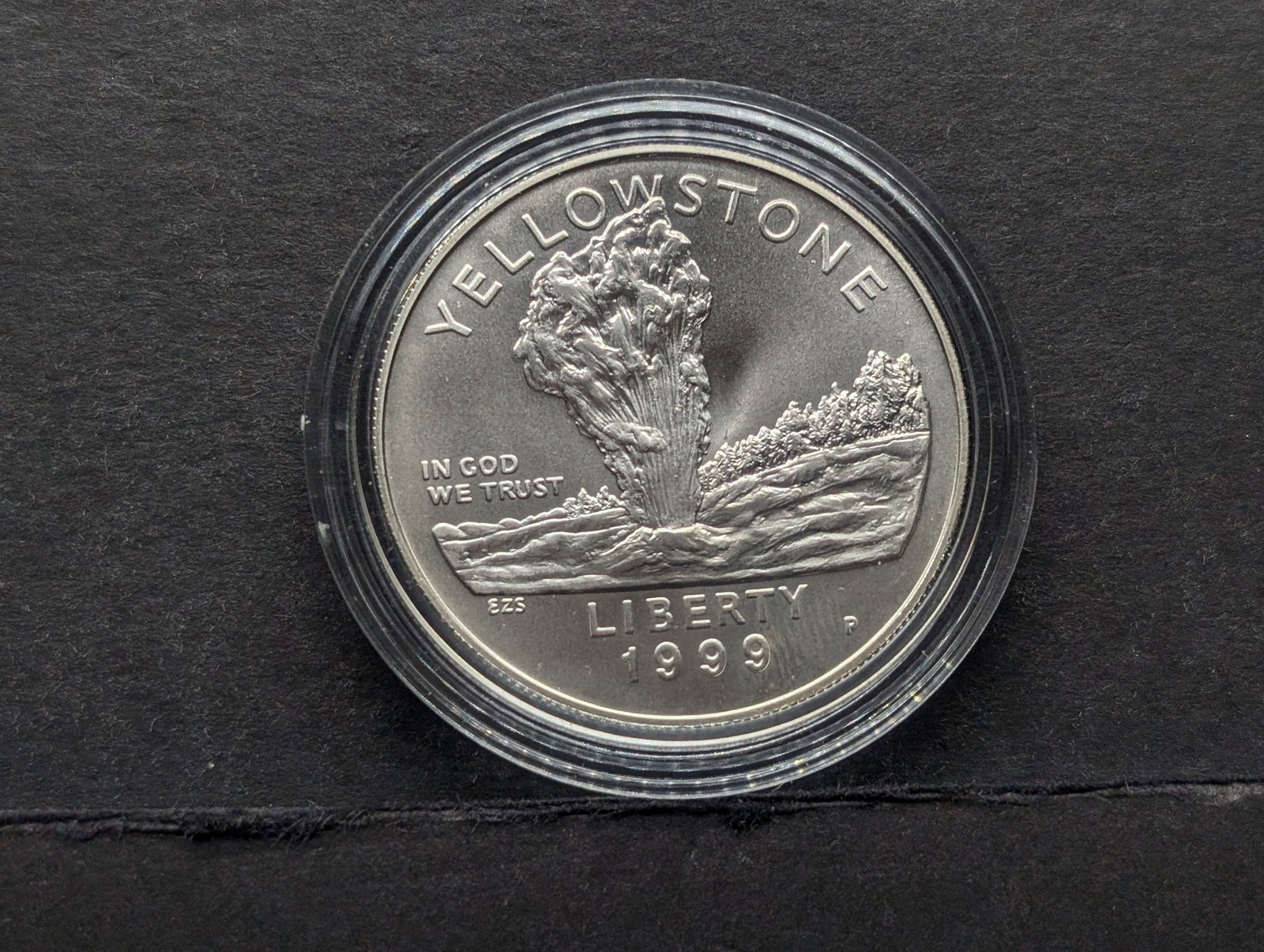 1999-P UNC Yellowstone National Park Commemorative Silver Dollar in Capsule (1 of 2)