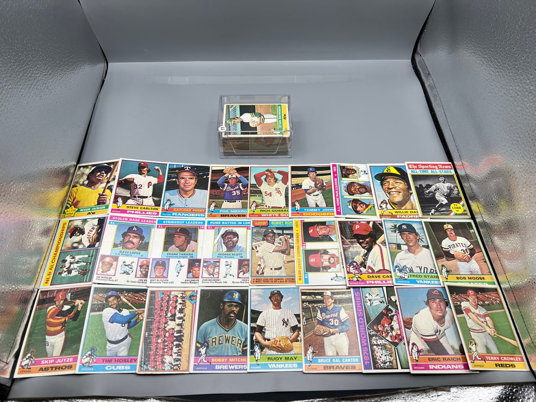 Lot of (100+) 1976 Topps Baseball Cards W/ Stars - Varying Conditions (1 of 3)