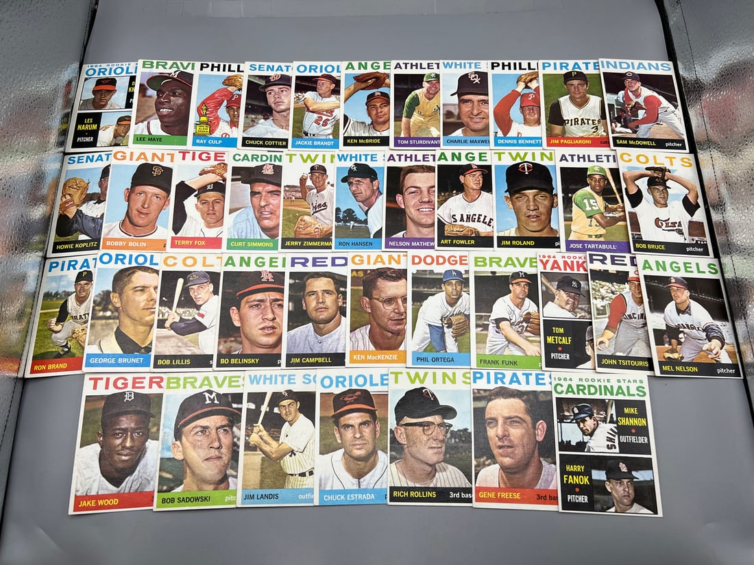 Lot of (40)1964 Topps Baseball -Varying Conditions: Lot of (40)1964 Topps Baseball -Varying Conditions