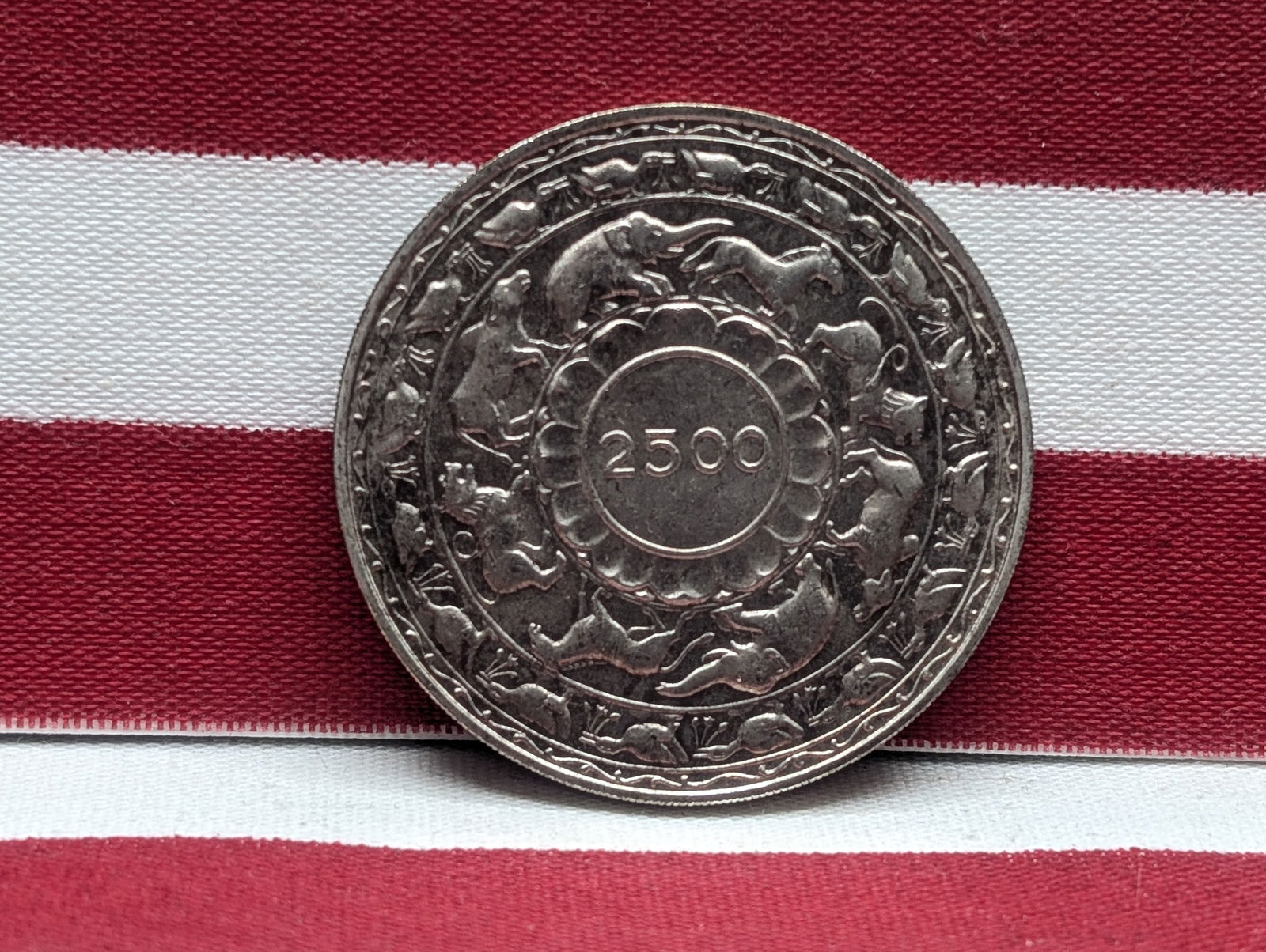 1957 Ceylon 5 Rupees Sterling Silver Crown, 2500 Years Of Bhuddism. Coin Weighs 28.3 Grams. (1 of 2)