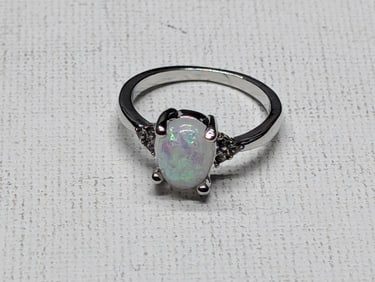 Women's Size 7 Beautiful Opal Like Ring