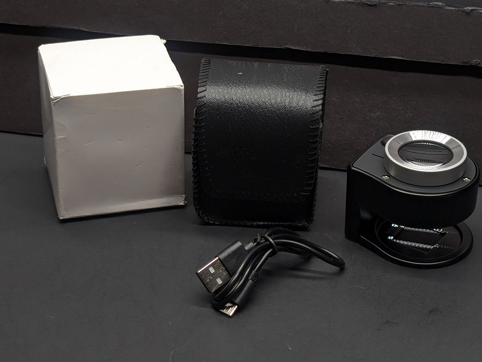 NEW LED Lighted Tabletop Magnifier. W/Charger Cord and Case.: NEW LED Lighted Tabletop Magnifier. W/Charger Cord and Case.