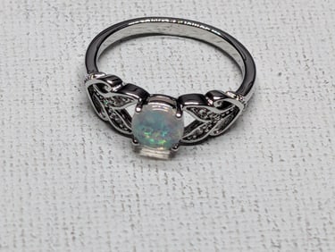 Women's Size 7 Beautiful Opal Like Ring