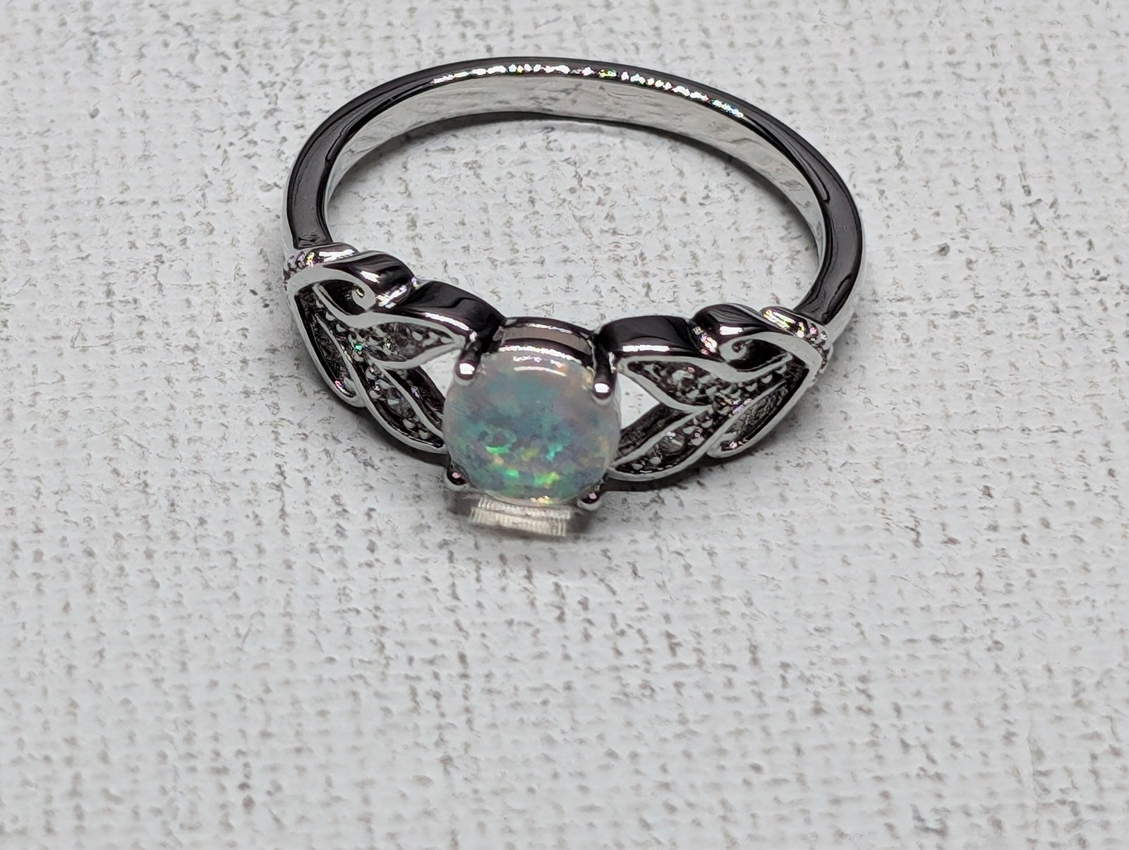 Women's Size 7 Beautiful Opal Like Ring: Women's Size 7 Beautiful Opal Like Ring