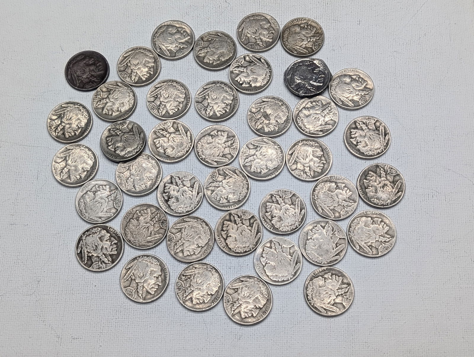 40 Mixed Date Buffalo Nickels. (1 of 7)