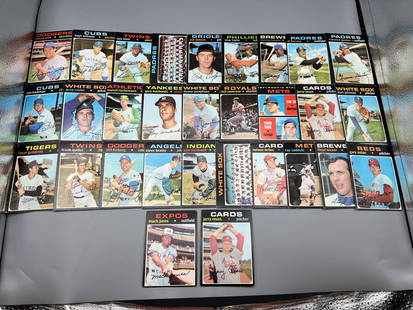 Lot of (30) 1971 Topps Baseball Cards - Varying Conditions: Lot of (30) 1971 Topps Baseball Cards - Varying Conditions