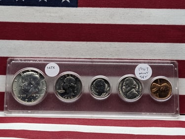 1967 Mint Set In Plastic Case