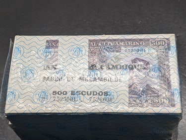 1967 CRISP UNC Bank of Mozambique 500 Escudos - Brick of 1000 Currency Notes - Bank Wrapped