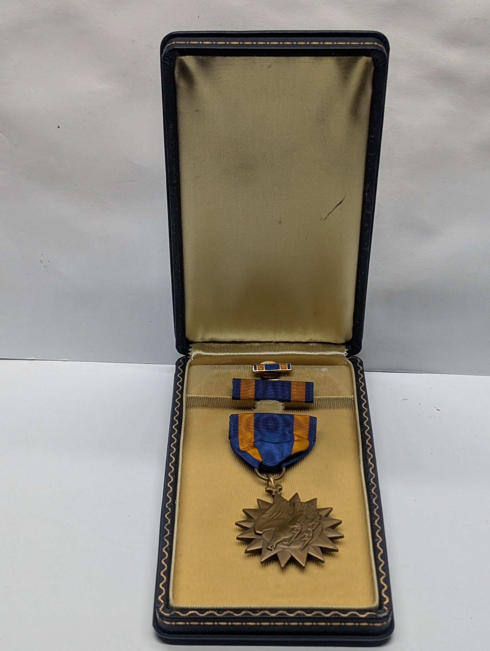 Boxed U.S.M.C. Air Medal With Ribbon & Lapel Pin: Boxed U.S.M.C. Air Medal With Ribbon & Lapel Pin