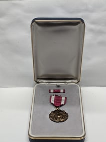 Boxed U.S.M.C. Meritorious Service Medal With Ribbon & Lapel Pin
