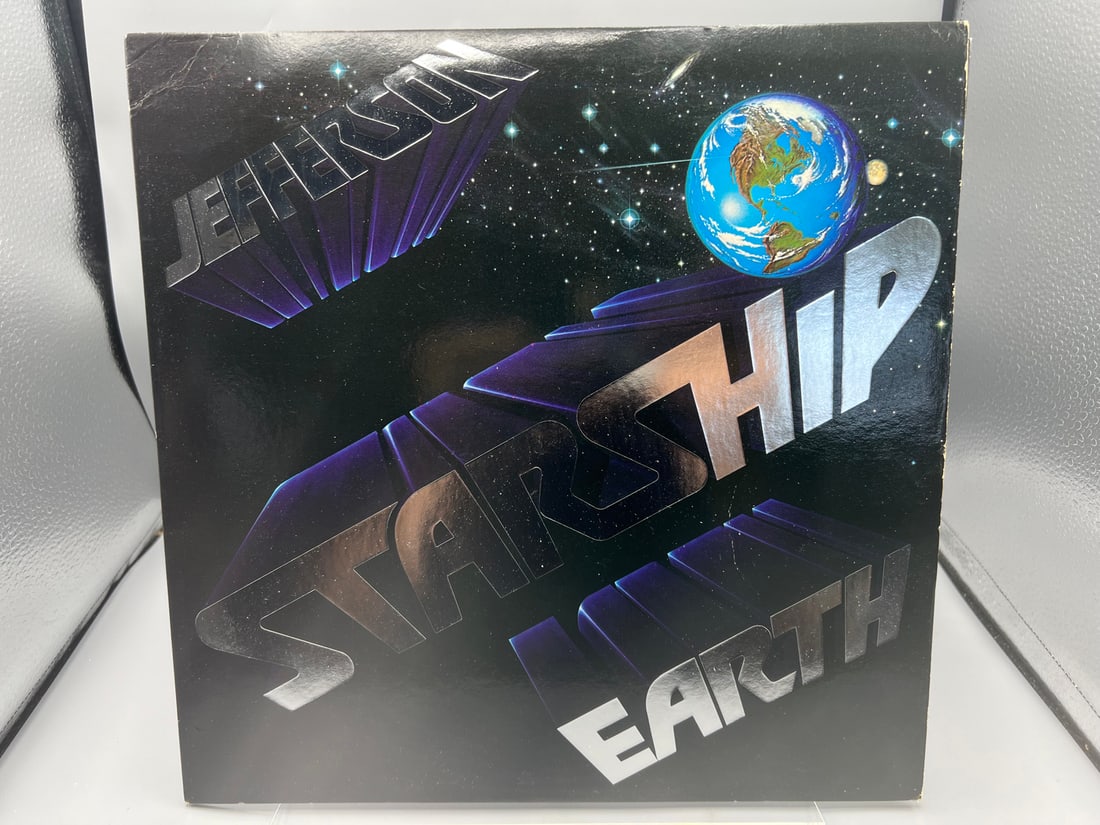 1978 Jefferson Starship Earth Release Vinyl Album - BXL1-2515: 1978 Jefferson Starship Earth Release Vinyl Album - BXL1-2515 - Records have not been tested by the auction house for play quality. All items are sold as is.