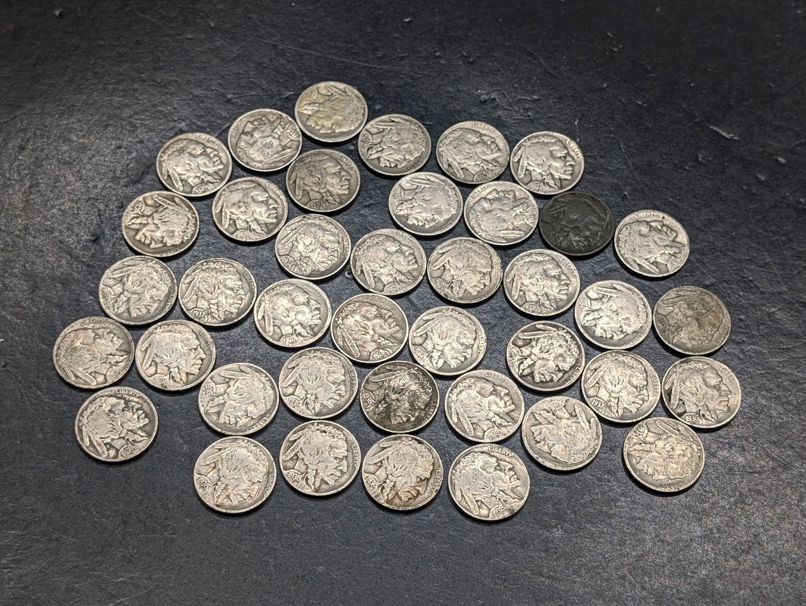 40 Mixed Date Buffalo Nickels. (1 of 6)