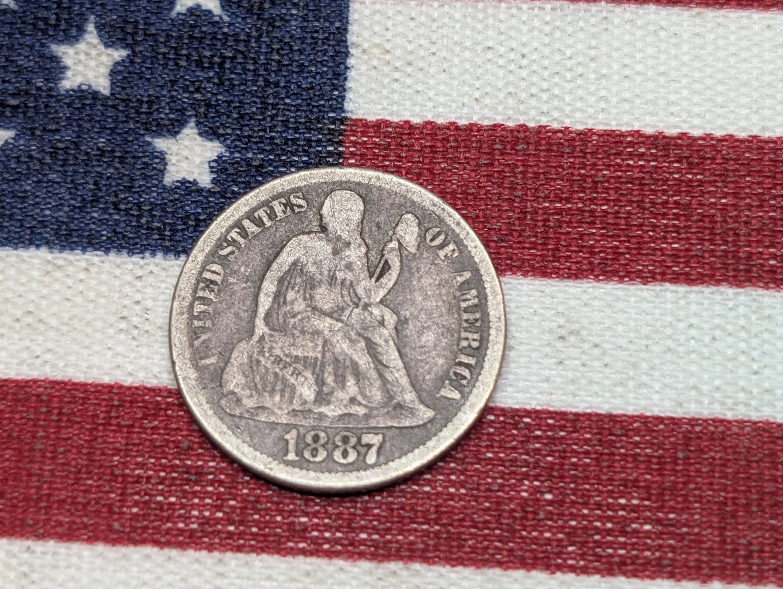 1887 United States Seated Liberty Dime. Vintage Type Coin.: 1887 United States Seated Liberty Dime. Vintage Type Coin.