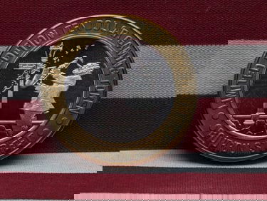 Limited Edition .999 FINE SILVER Center Bourbon Street Casino $10 Gaming Token in Capsule