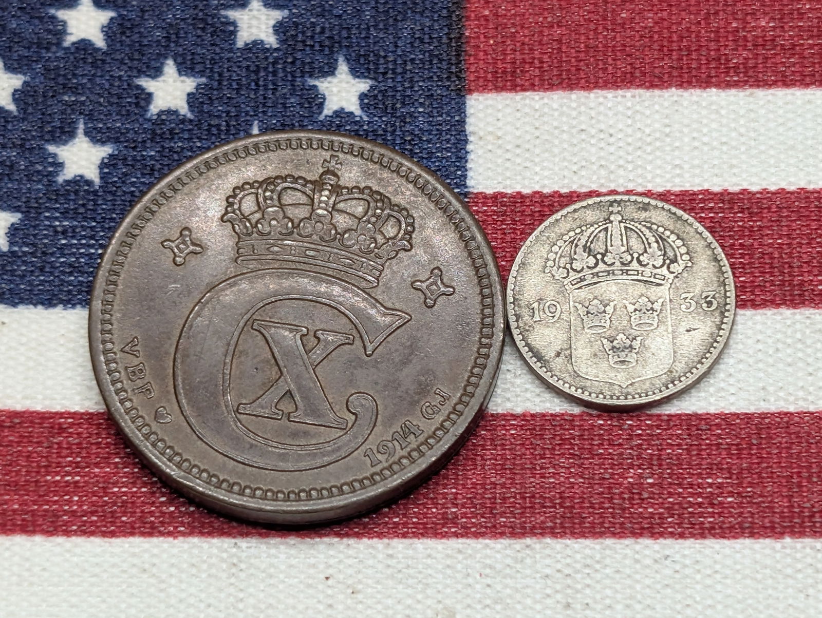 1933-G Sweden 10 Ore 40% Silver 0.58 Gr. & 1914 Denmark 5 Ore *RARE* (1 of 2)