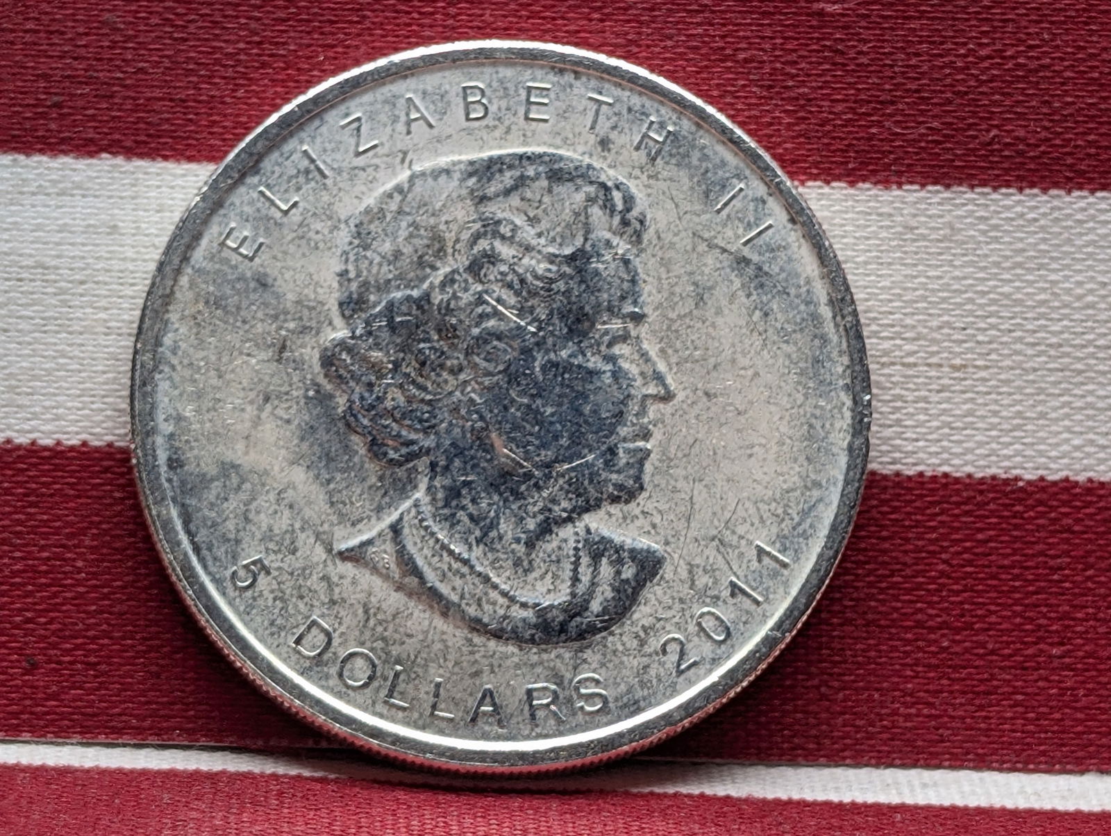 1 Oz. .9999 FINE SILVER 2011 Canada $5 Maple Leaf (1 of 2)