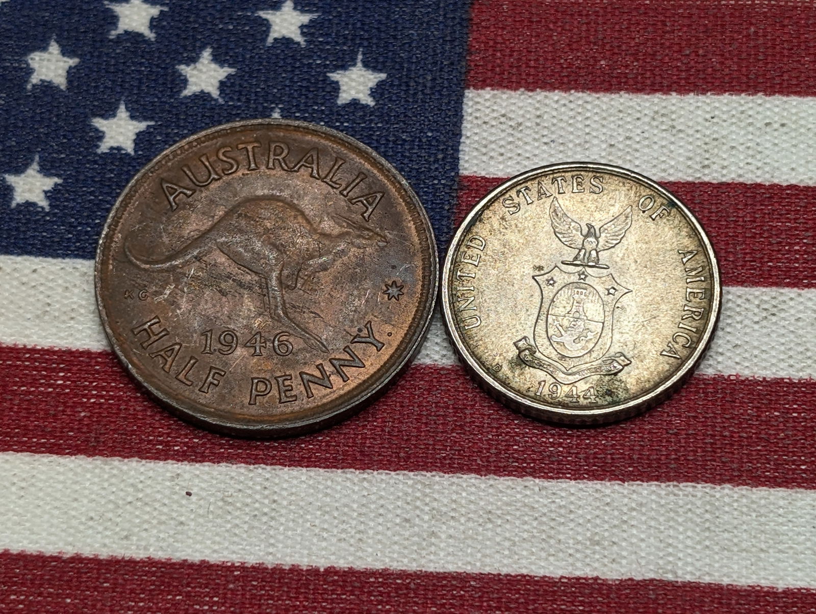 1946 Australia 1/2 Penny & 1944-D Philippines 20 Centavos 75% Silver (2 PCS) (1 of 2)